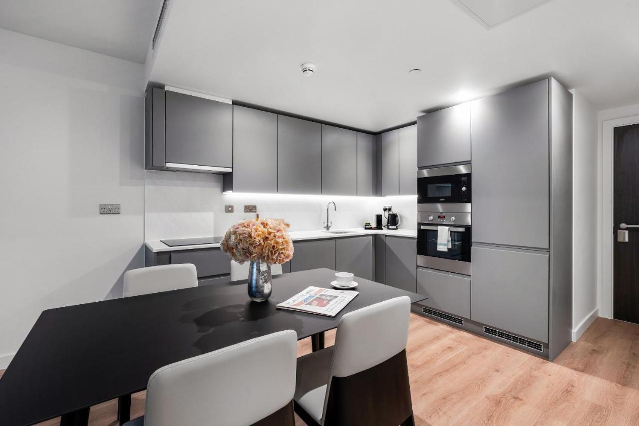 Citysuites 2 Aparthotel Salford  Esterno foto The photo shows a modern kitchen space. It features sleek, gray cabinetry with a minimalist design. There is a countertop with a sink, and appliances including an oven and a coffee maker. A dining table is positioned near the kitchen area, accompanie